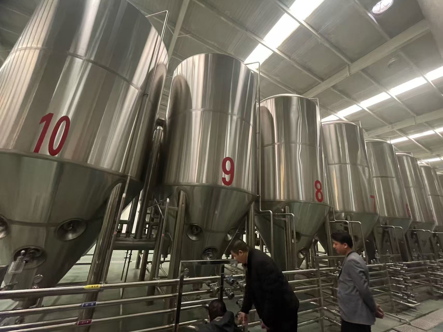 东城精酿啤酒设备厂—平面布置、设备设计、制造、调试、培训等一条龙服务